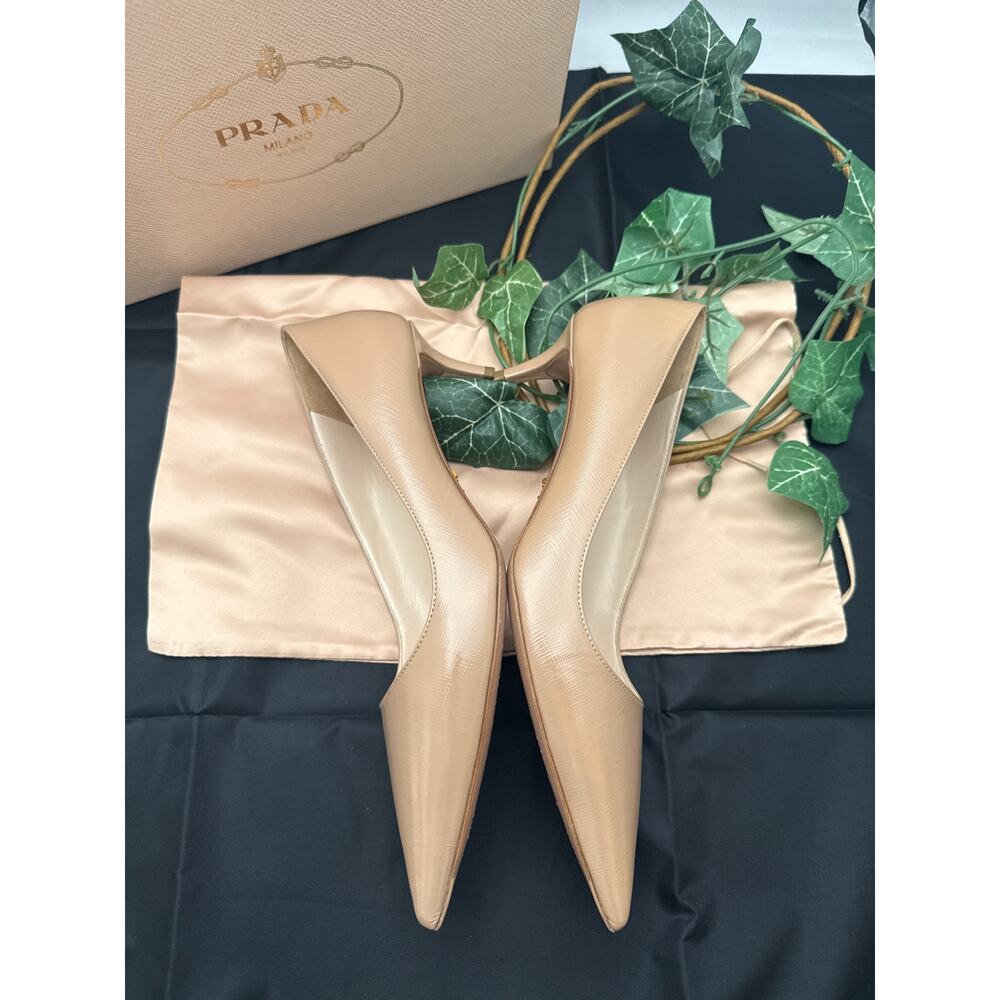 Prada Vernice Saffiano Leather Pumps Beige Pointed Toe Sz 39 - Picture 6 of 8